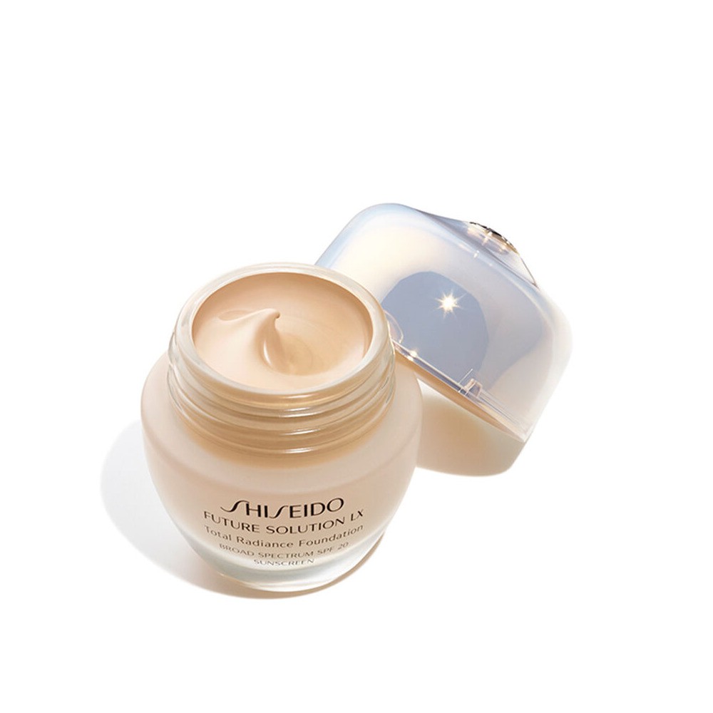 SHI FUTURE SOLUTION LX TOTAL RADIANCE FNDN SPF20